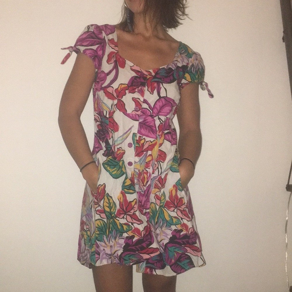 Vintage floral romper with pockets!